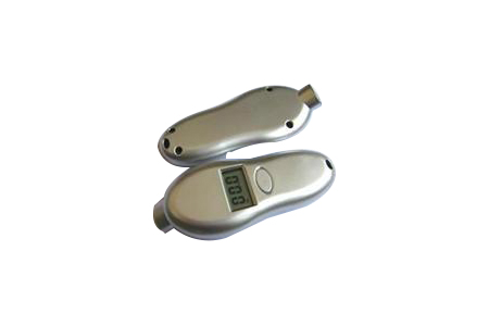 Digital tire pressure gauge