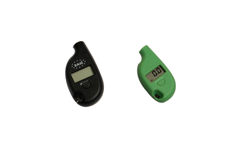 Digital tire pressure gauge