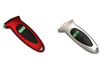 Digital tire pressure gauge